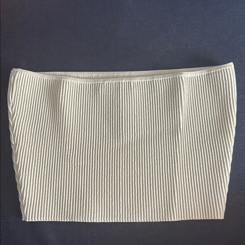 Babaton Ribbed Bandeau top - Picture 2 of 4